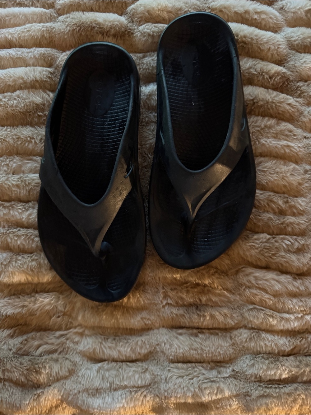 OOFOS Women's Black Flip Flop Sandals
